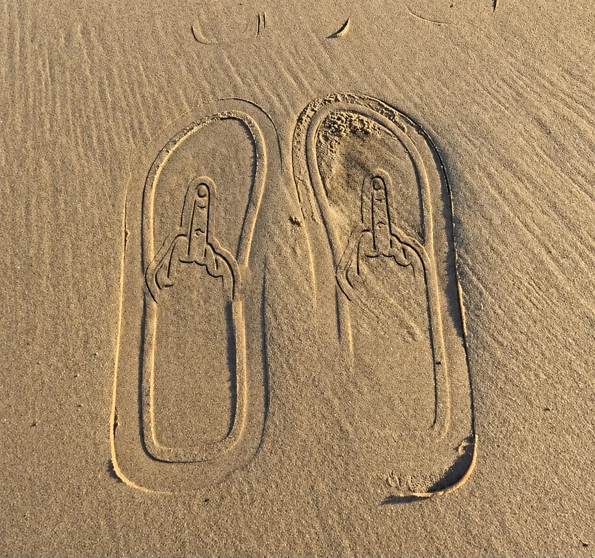 The Flip Flops That Turn Every Beach Day Into A Laugh-Out-Loud Moment 😂