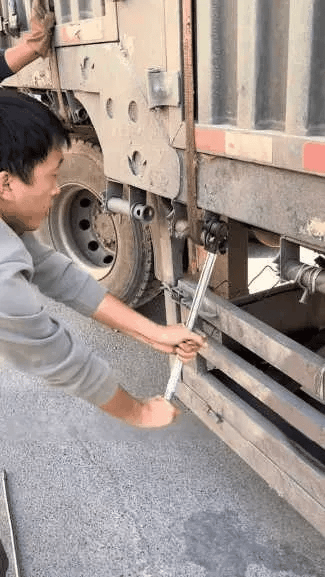 🔧 Ratchet Cargo Winch Tensioner Wrench | Heavy-Duty Truck Strap Tool