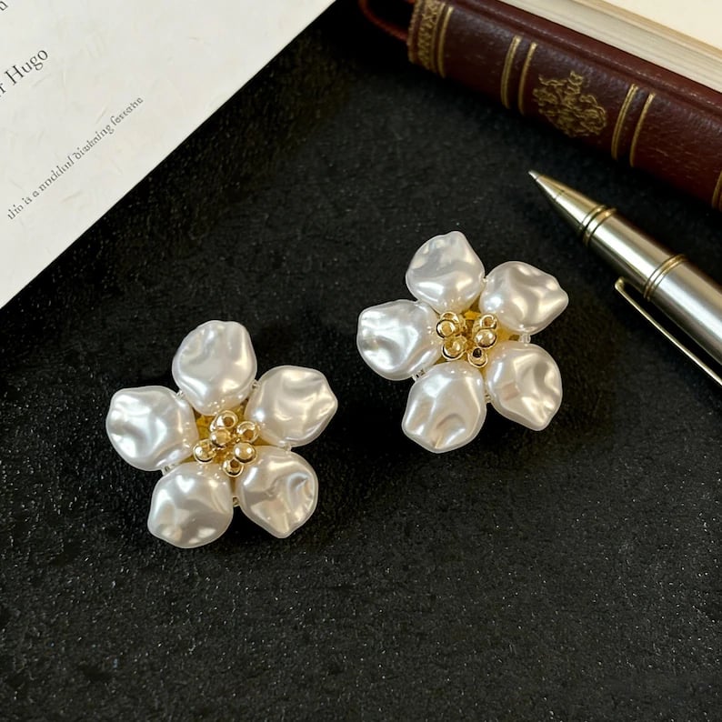 Baroque pearl flower button cover pair