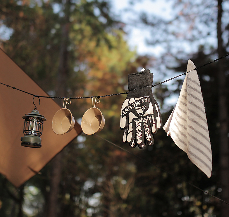 🏕️Portable Reflective Camping Clothesline with Positioning Beads – No Hangers Needed